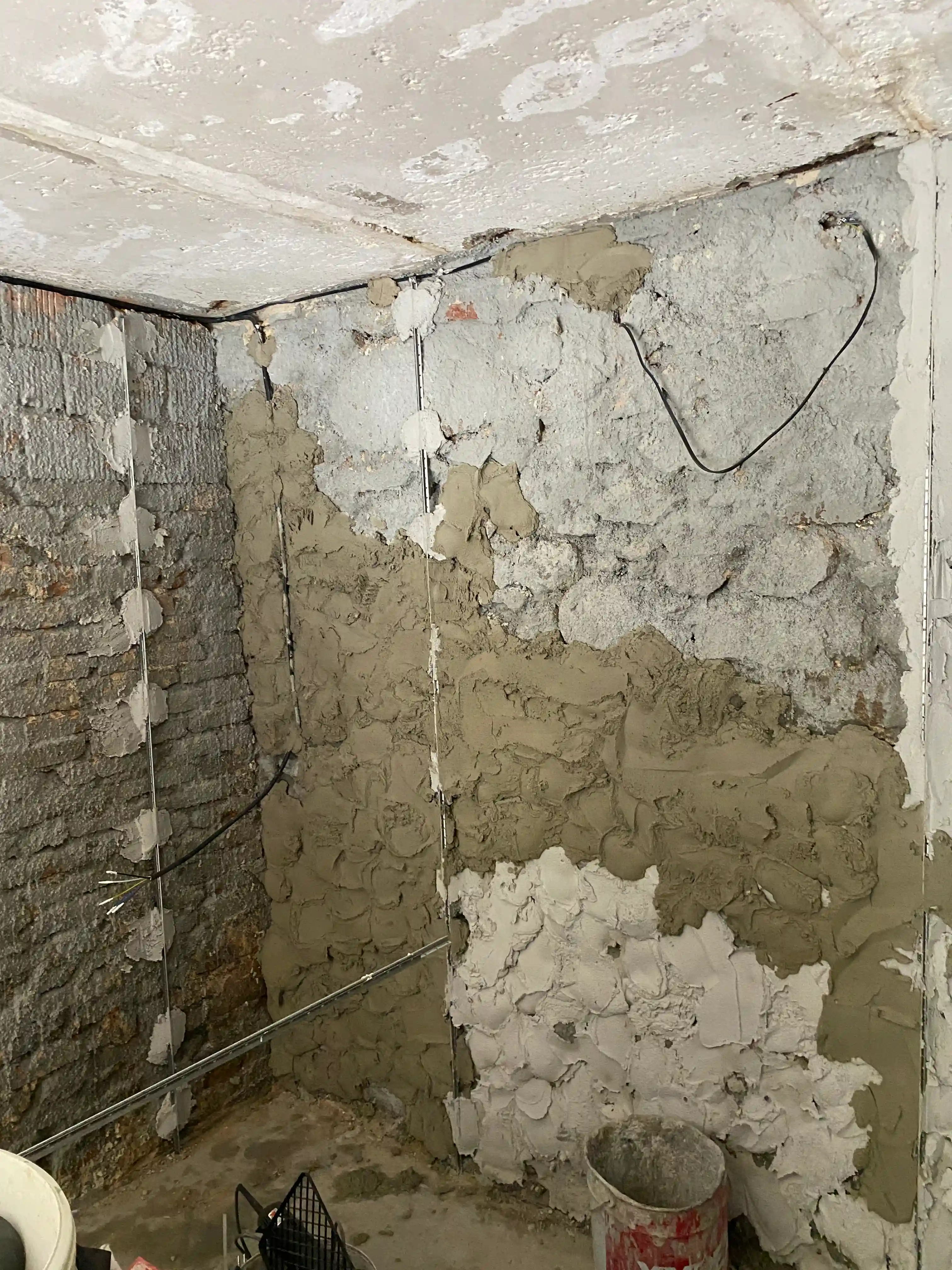 Príprava elektroinštalácie počas stavebnej rekonštrukcie garáže