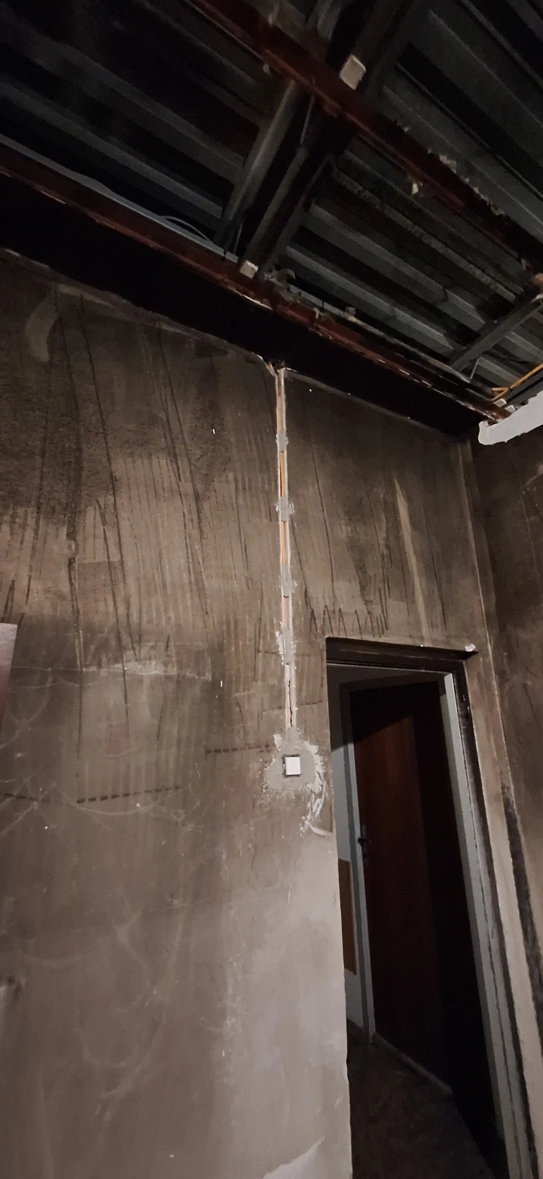 Rekonštrukcia elektroinštalácie po požiari v priemyselnom objekte