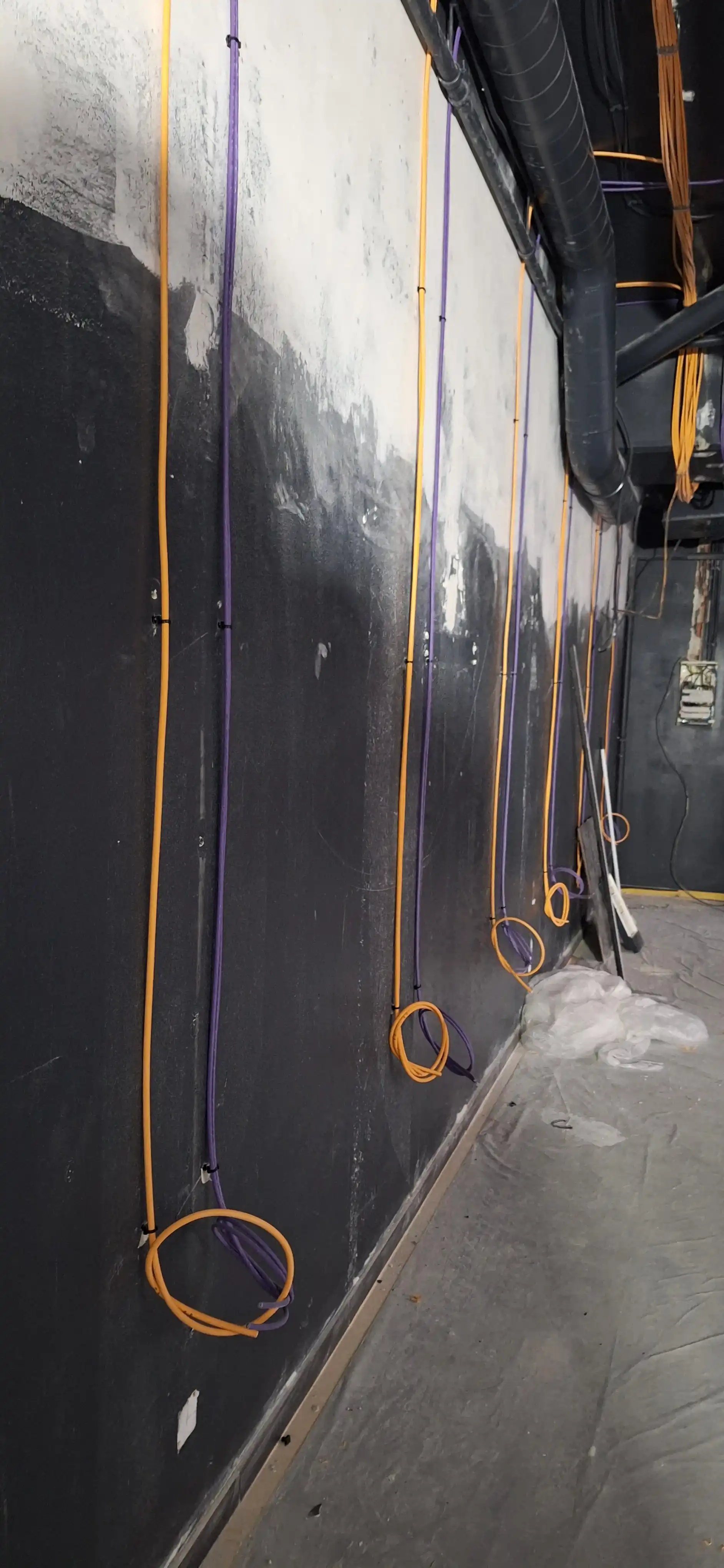 Realizácia LED osvetlenia a elektrických rozvodov v Game Club.