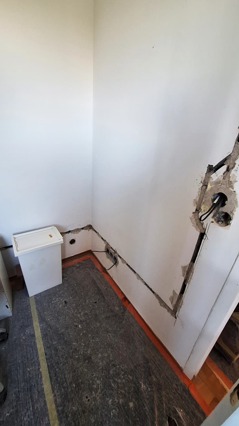 Priemyselné elektroinštalácie a rozvádzače pre výrobné haly Zavar