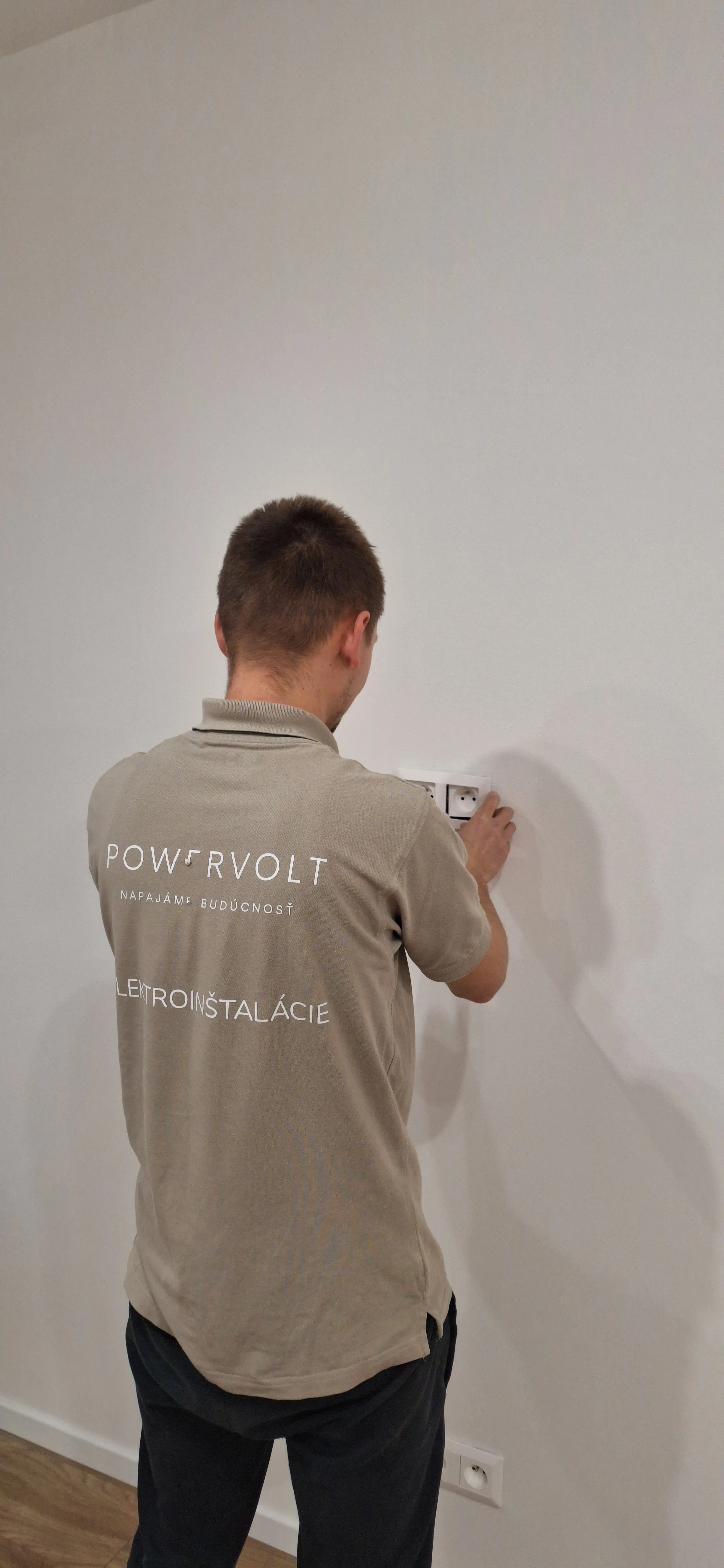 Posunutie zásuviek a vývodov káblov v novostavbe Agáty - 19