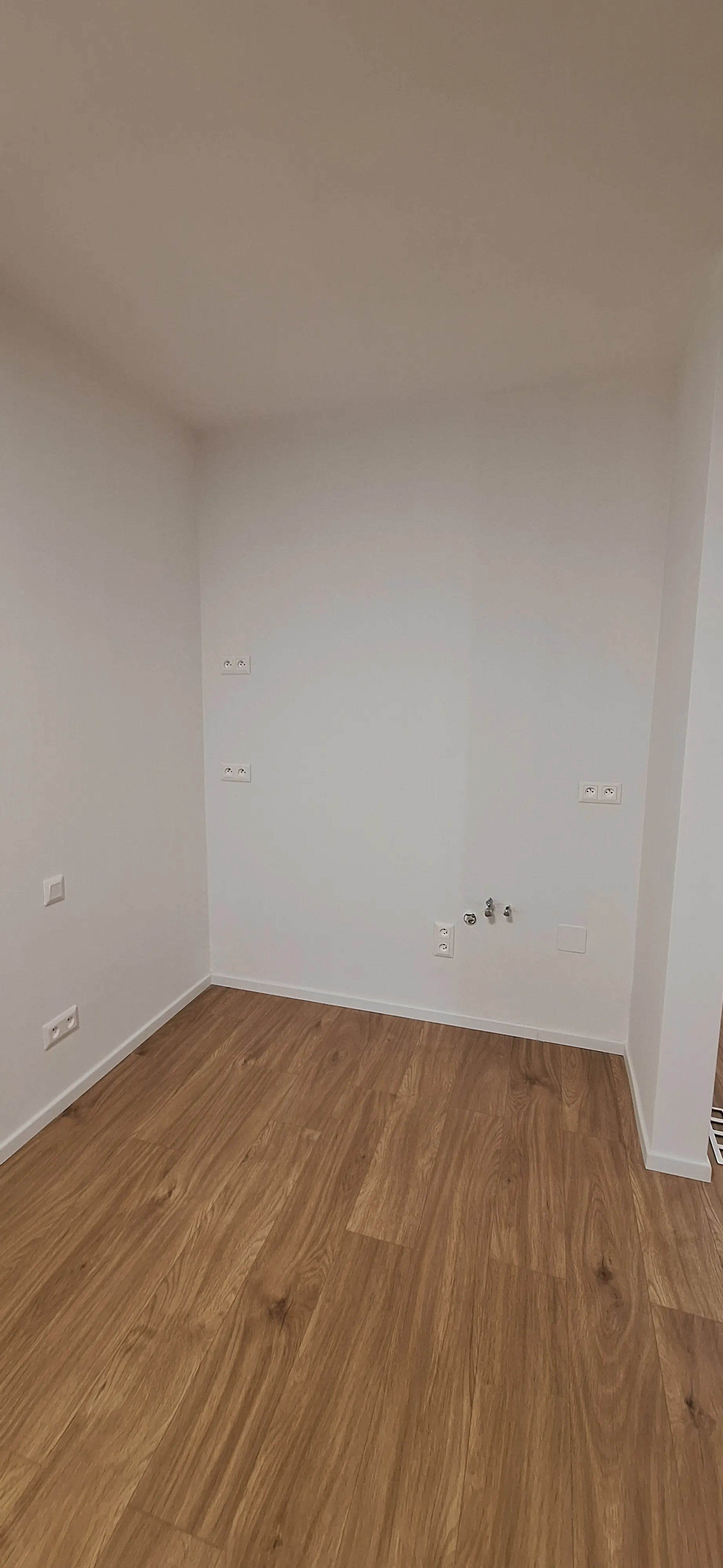 Posunutie zásuviek a vývodov káblov v novostavbe Agáty - 9