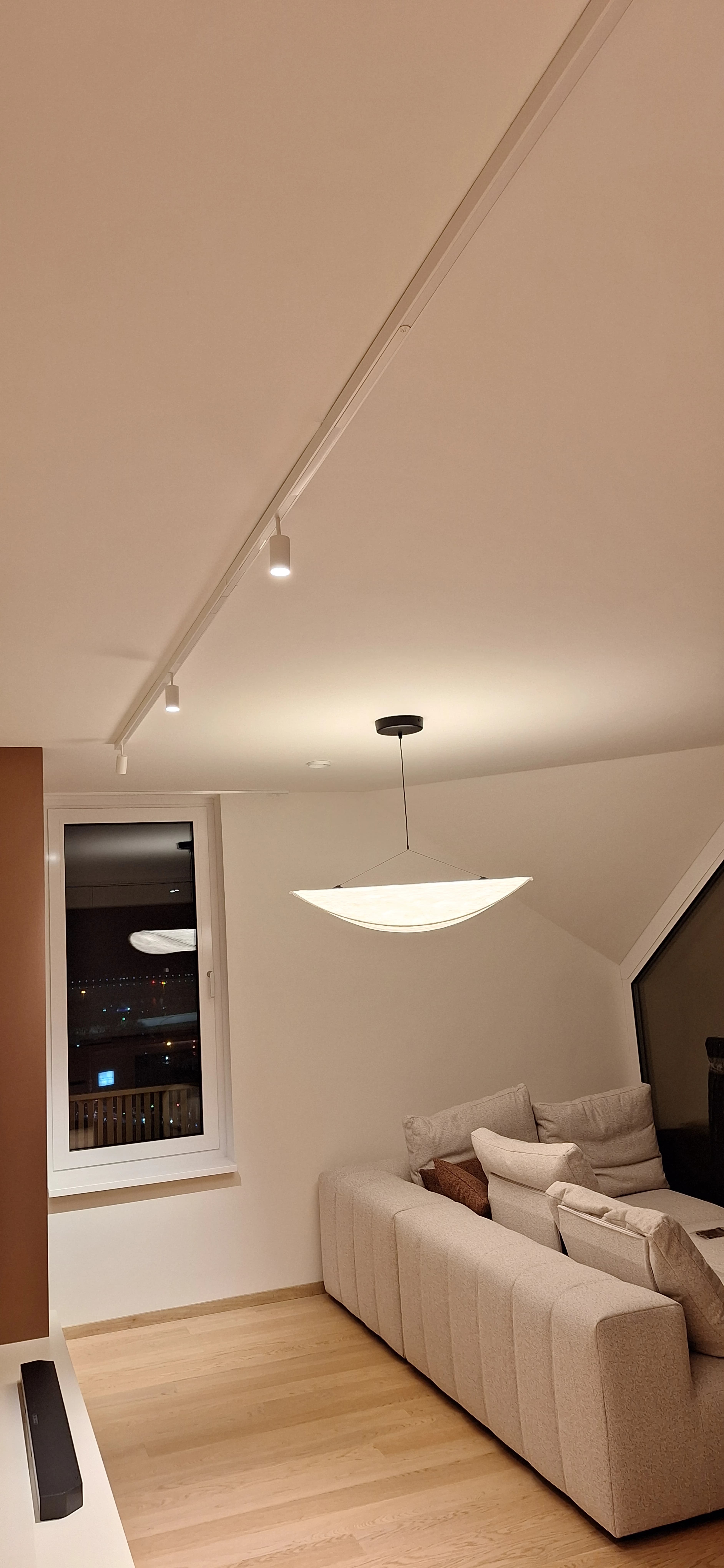 Montáž svietidiel v objekte Metropolis