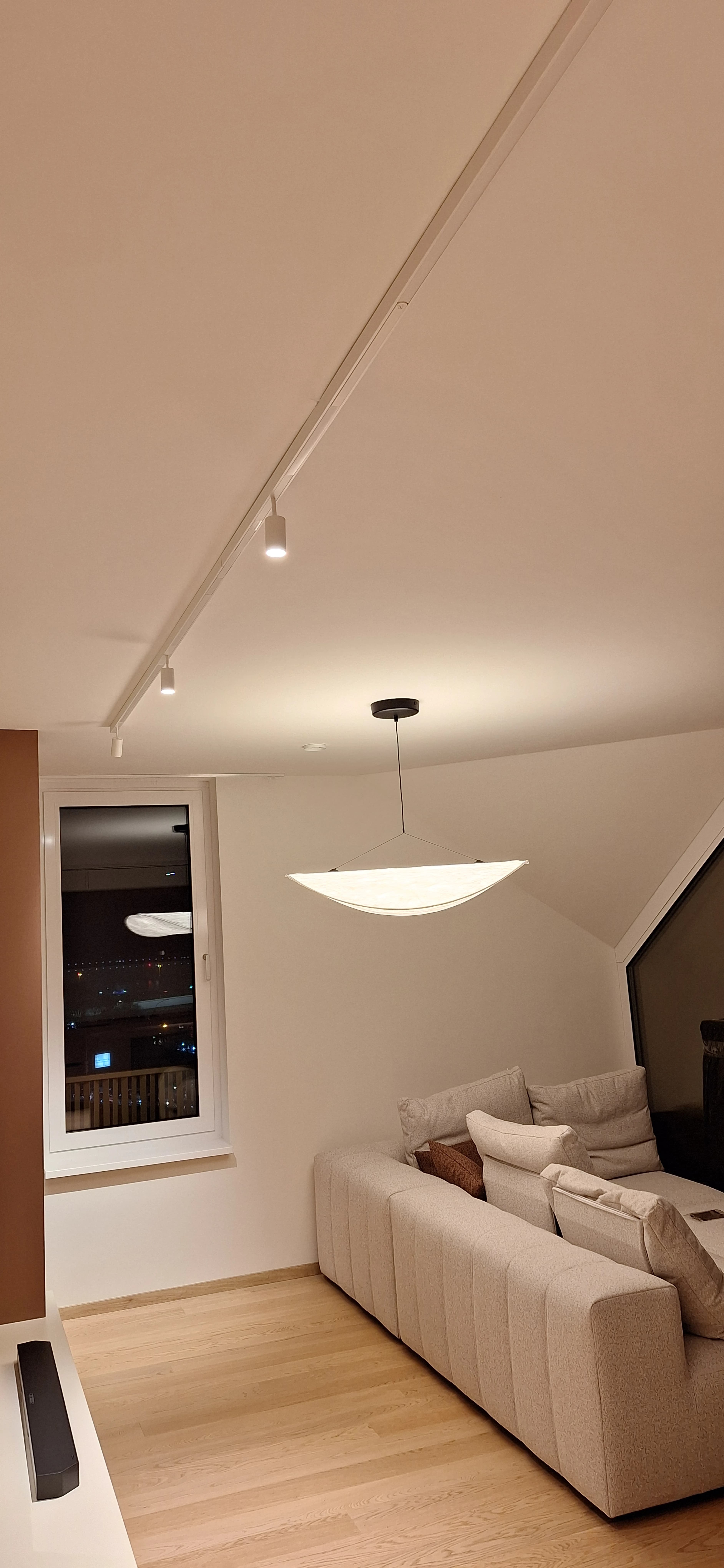 Presné určenie polohy chladiacich trubiek pred vŕtaním.