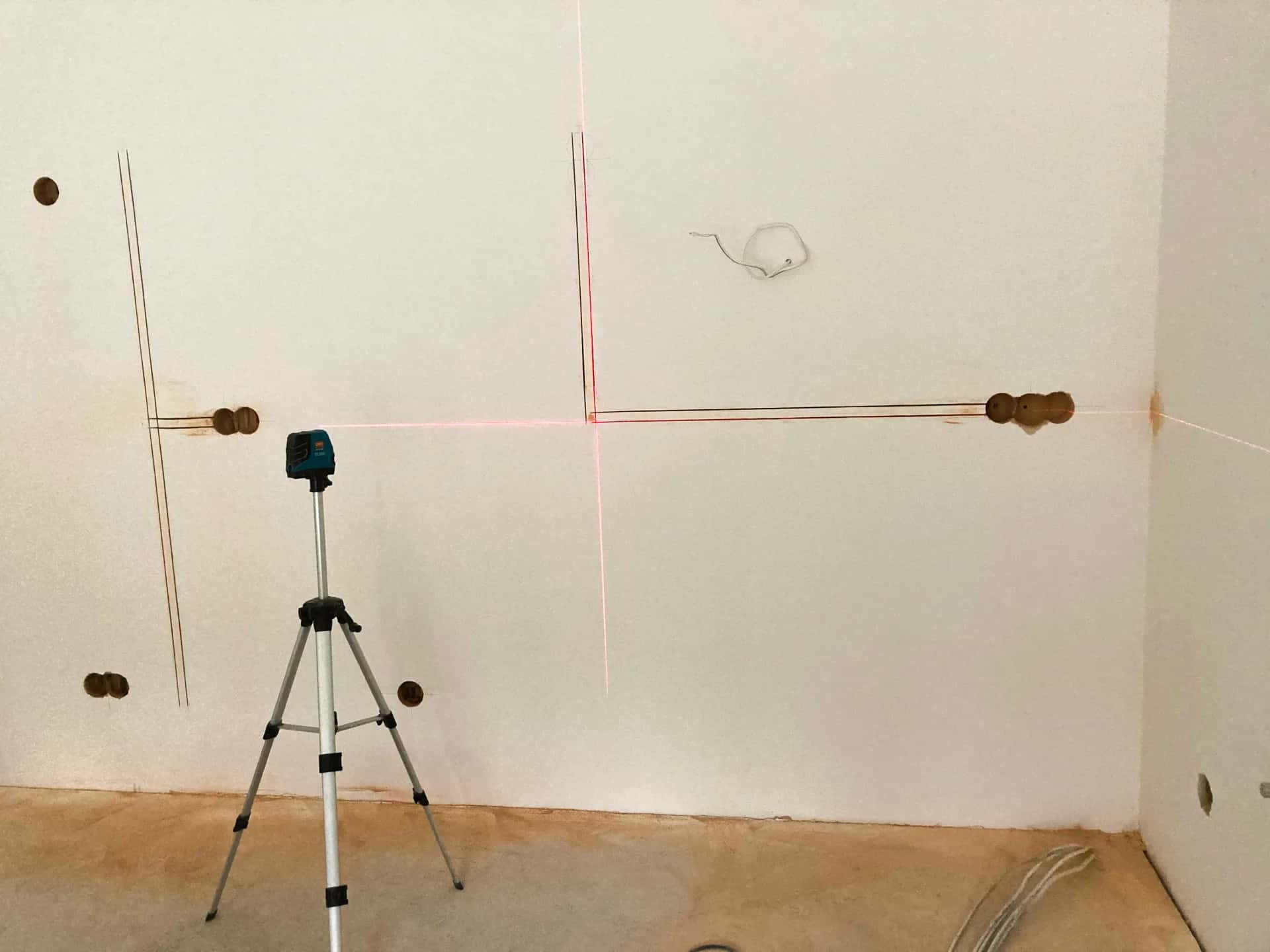Laserové zameranie a frézovanie drážok pre elektrické rozvody
