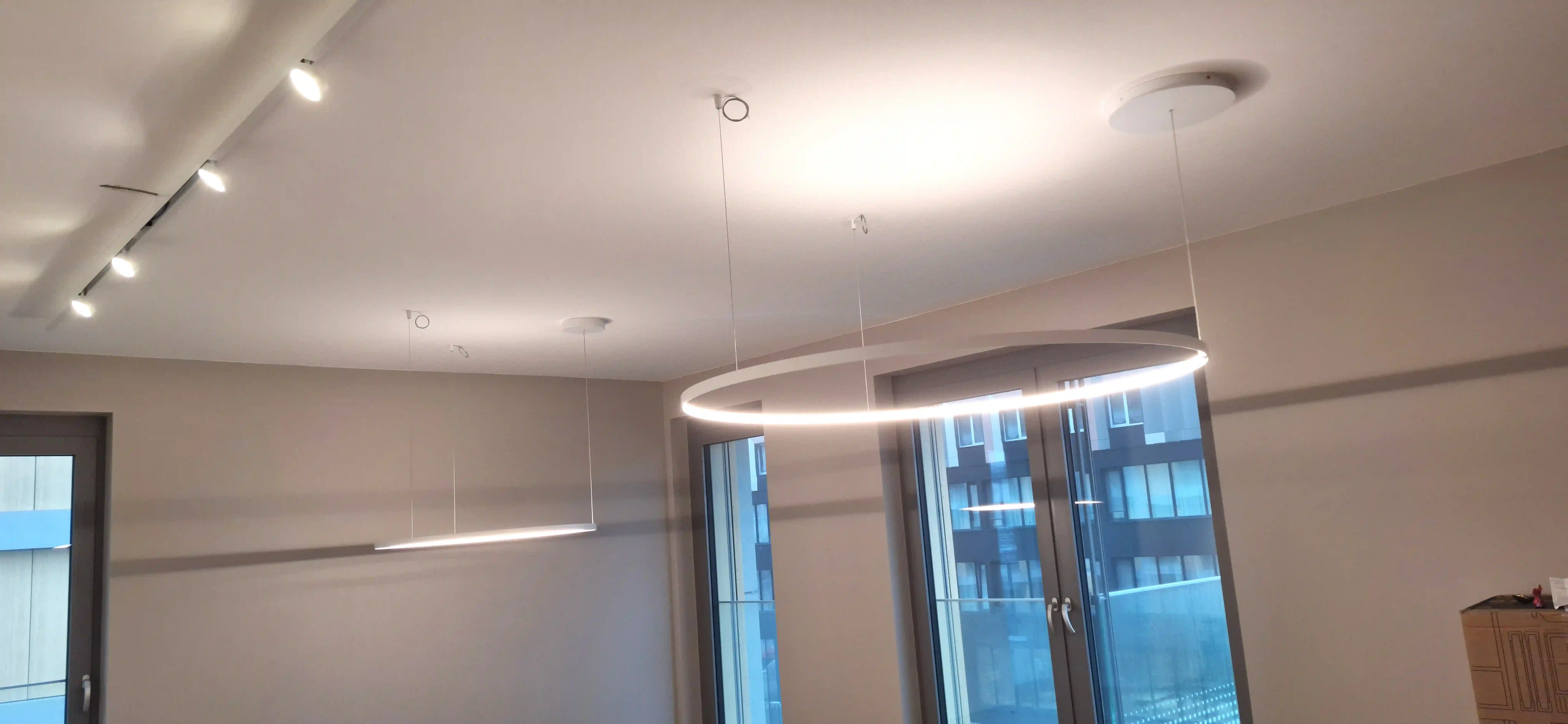 Inštalácia viacerých typov svietidiel